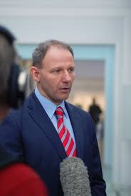 Protasiewicz için bir yedek olabilir anayasal i̇şler komitesi ve güneydoğu avrupa ülkeleri ile ilişkileri delegasyonu üyesi. Jacek Protasiewicz Wikicytaty