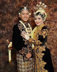 Gaun pengantin muslimah terbaru 2018. Baju Pengantin Adat Jawa Timur Hijab Pakaian Adat