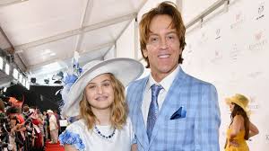 Birkhead, a photographer, has been raising his daughter as a single father in rural kentucky following smith's death in 2007 from an accidental overdose at age 39. Larry Birkhead Shares Touching Photo Of Anna Nicole Smith Their Daughter On Her 12th Birthday Whas11 Com