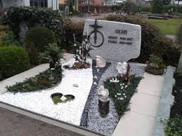 Kleine gärten gestalten beispiele gartenarbeit ist eine aufregende aktivität, die sich viele menschen wünschen. 30 Graber Gestalten Ideen Gestalten Grabgestaltung Grabbepflanzung