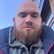 Does anyone in this group read comics. So I like to split my reading up  sometimes I just enjoy the simplicity of a comic. I was looking for  recommendations of what comics