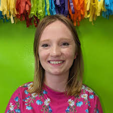 Kim Prater's Instagram, Twitter & Facebook