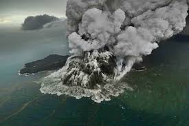Setelah 200 tahun tidur, gunung krakatau yang berada di antara pulau sumatra dan jawa ini bergeliat. Status Siaga Gunung Anak Krakatau Kawasan Industri Di Banten Masih Aman Ekonomi Bisnis Com
