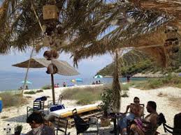 Δοιηκητικά ανήκει στον δήμο σαρωνικού και έχει 43 κατοίκους (2001). Almyrh Korin8ias Enas Glykos Kryfos Paradeisos Molis 45 Lepta Apo Thn A8hna Loutraki 365