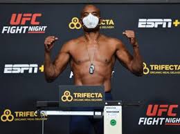 Weidman takes control in round 3 with takedown. Anderson Silva Se Solidariza Com Weidman Apos Lesao
