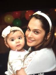 Isha Koppikar with daughter
