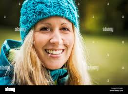 People woman 25 30 blonde bike immagini e fotografie stock ad alta  risoluzione