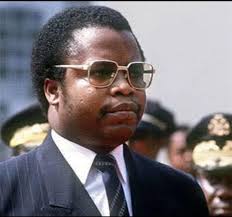 The late SKD used to be a lover boy oh! See how the old man photo copies  dem jeh flying all over 😁 We will address each one by one! They must