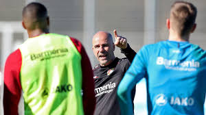 Das neue bayer leverkusen trikot 18/19 wurde in den traditionellen vereinsfarben designt und mit einigen nennenswerten applikationen verarbeitet worden. Bayer Leverkusen Fc Schalke 1 1 Euro Ruckschlag In Retro Trikots Bundesliga Bild De