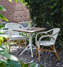 Rattansessel Franzosisches Flair Fur Den Garten Www Milanari Com Outdoor Dekorationen Gartensessel Tische Im Freien