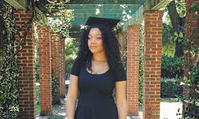We will provide you with information and related pictures about the most beautiful hair models for graduation ball. Top Ways To Slay In Your Graduation Cap With Natural Hair Essence