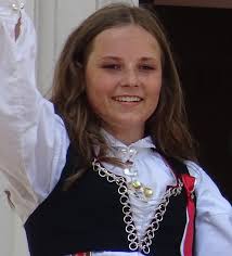 Mai arrangementet ble avsluttet klokken 12 da kongefamilien, de oppmøtte og. Ingrid Alexandra Av Norge Wikipedia