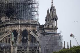 Dans le paris du xve si?cle, une jeune et superbe gitane appel?e la esm?ralda danse sur le parvis de notre dame. Un Cop L Incendi De Notre Dame Esta Controlat La Preocupacio Se Centra En L Estructura Efe Paris Societat El Punt Avui