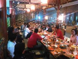 Selain menyajikan pemandangan dan desain yang. 11 Rumah Makan Sunda Di Bandung Rekomended Enak Banget Wajib Dicoba Rumah Makan Sunda Di Bandung