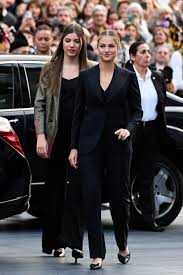 Leonor, elegantísima con un sobrio sastre pantalón en los Premios Princesa  de Asturias 2024 | Telva.com