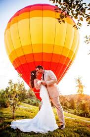 Tidak perlu barang yang besar dan mahal kok, beberapa barang kecil namun bermanfaat juga bisa anda berikan seperti, setrika, teko air, ceret, panci bermotif dan penggorengan. Hadiah Asal Atau Pengantin Perempuan Yang Mengejutkan Idea Persembahan Asal Untuk Pengantin Baru Untuk Perkahwinan Dari Ibu Bapa Rakan Dan Saudara Mara