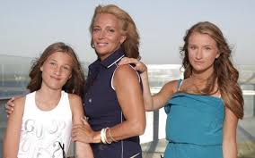 Her earliest recurring screen role was on rua sésamo. Filha Mais Nova De Alexandra Lencastre Revolta Se Sem Papas Na Lingua Catarina Chama Nomes A Quem Ofende A Mae Nova Gente