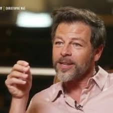 "Ça m'émeut rien que de le dire" : Christophe Mae au bord des larmes en  parlant de son père