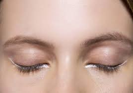 Eyeliner Blanc Sous L Oeil Eyeliner Maquillage Yeux Idee Maquillage