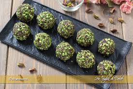 La nostra crema 100% pistacchio, infatti, è utilizzabile anche come crema proteica al pistacchio dal gusto molto intenso, da spalmare su pane, fette biscottate o per farcire dolci. Tartufini Al Pistacchio E Cioccolato