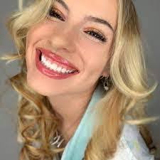 Marci Farrell's Instagram, Twitter & Facebook