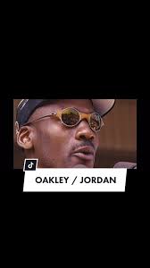Final dos anos 90 e Chicago Bulls levando mais um título. Michael Jordan  usando uma MARS LEATHER, Scottie Pippen ROMEO e Dennis Rodman TOPCOAT  @oakley #oakley #xmetal #oakleyvintage #oakleyrare ...