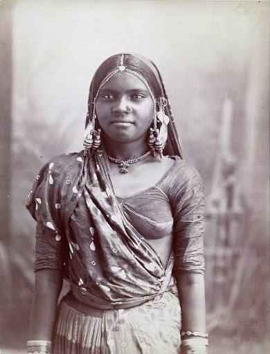 File:A young Indian woman in Bombay.jpg - Wikimedia Commons