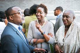 More than parlor talk Más que hablar