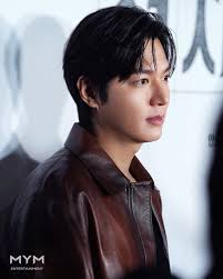 𝓛𝓮𝓮 𝓜𝓲𝓷 𝓗𝓸