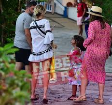 Jun 29, 2021 · ece erken ve onun uğruna yuvasını yıktığı iddia edilen 2 çocuk babası şafak mahmutyazıcıoğlu bodrum'da evlendi. Ece Erken Ve Safak Mahmutyazicioglu Evleniyor Mu Kiziyla Tanisti