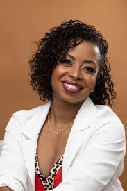 Peggy Renshaw's Instagram, Twitter & Facebook