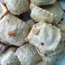 Fried Ravioli 1 Package Frozen Cheese Ravoli 2 Tbsp Olive Oil 2 Tabsp Parmesan Cheese Garlic Powder Sprinkled Dipping Sauce Ragu Actifry Recipes Recipes Food