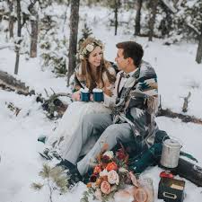 27 Snowy Wedding Photo Ideas To Steal For Your Winter Wedding