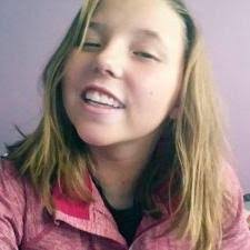 Abby Scharf's Instagram, Twitter & Facebook