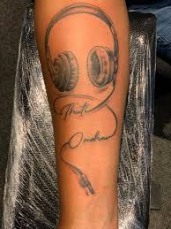 Other features in its website include the playlists with the songs just played on the radio, podcasts of its main programmes and even a section for online shopping through its mall area. Big Reveal Rian Van Heerden Finally Gets His Tattoo
