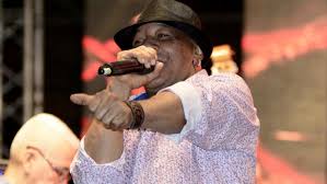 El cantante de salsa javier vásquez, quien fue integrante del grupo niche, confirmó en sus redes sociales la muerte de su hijo andrés fernando vásquez salazar, de 36 años de edad. Javier Vasquez Ex Integrante Del Grupo Niche Deleito Al Publico En El Aniversario De La Troja