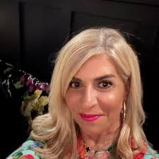 I rather follow so I don't have to pay as close attention to the traffic..  😅 I could imagine tho.. 😂