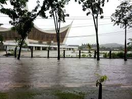 Image result for jalan banjir di padang