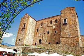 Pin Di Maria Su Viaggi Nel 2021 Castello Interni Del Castello Torre Rotonda