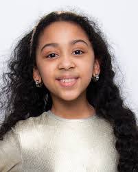 Esther Reilly's Instagram, Twitter & Facebook