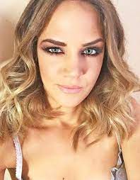 Το ζευγάρι είναι μαζί εδώ και τέσσερα χρόνια και μένει στο σπίτι του δημοφιλή καλλιτέχνη στη νέα σμύρνη. Gia Prwth Fora O Myrwnas Straths E3omologeitai 8elw Na Kanw Ena Paidi Me Thn Katerina Gossip Tv Gr