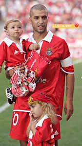 Welcome to the official facebook page of simao sabrosa. Mariana A Filha De Simao Sabrosa Cresceu E Lancou Uma Marca De Roupa Super Cool