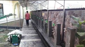 Relief batu alam jogja motif pohon teratai. 15 Pilar Tiang Penyangga Masjid Riyadlush Shalihin Jalandanmakanseru Com