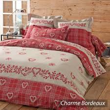 Charme Bordeaux Ambiance Montagne Pour Cette Parure Au Style Authentique Composee De Motifs Coeurs Et Parure De Lit Housse De Couette Parure Housse De Couette