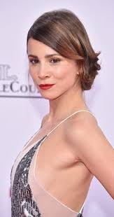 Aylin tezel in the music video for wide awake & dreaming (2020) by stu larsen. 28 Aylin Tezel Ideen Deutsche Schauspieler Schauspieler Deutsche Promis