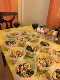 Add in zucchini and yellow. My First Med School Meal Prep Garlic Chicken Pasta With Zucchini Yellow Squash Carrots Kale Seasoned With Garlic Oregano Salt Pepper Turned Out Better Than I Could Have Imagined Fits