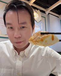 Rating everything I ate in HK] I'm back! My HK friends brought me to these  well-known places, or places close to their hearts. Again, only the local  and street food. No fancy