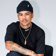 Darren Feather-Burns (@darrenfeather) • Instagram photos and videos