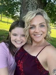 Shannon Whitfield's Instagram, Twitter & Facebook