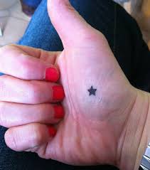 In al die jaren is de filosofie van hv hellas heel helder geweest: Hand Tattoo 20 Kleine Und Feine Tattoo Ideen